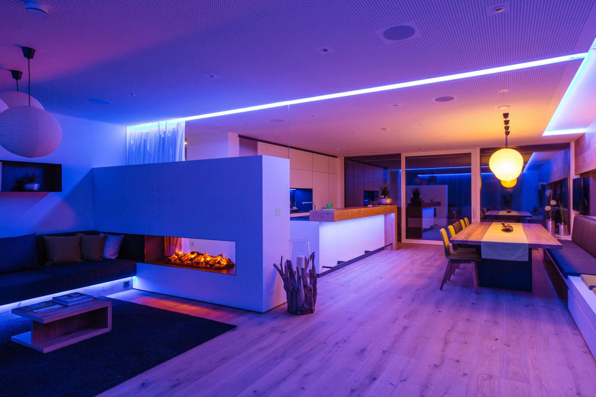 Loxone Smarthome Lounge blue violett
