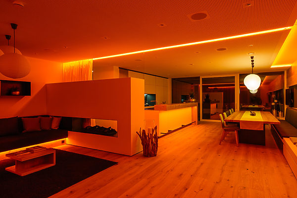 Loxone Smarthome Lounge orange